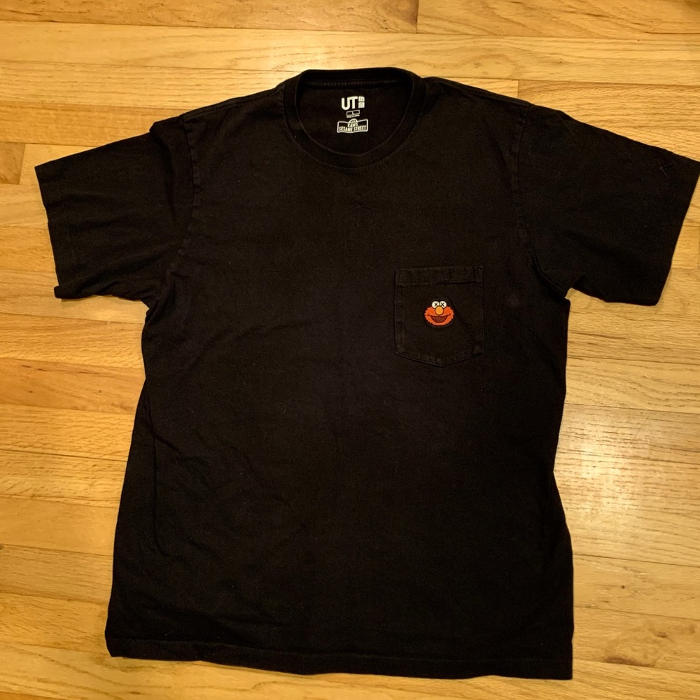 Uniqlo Kaws Elmo Sesame Street Large T-shirt